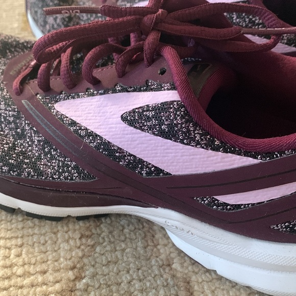 Women’s Brooks Launch 4 tennis shoes - Picture 5 of 7
